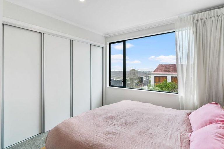 Photo of property in 5 Wharara Lane, Massey, Auckland, 0614