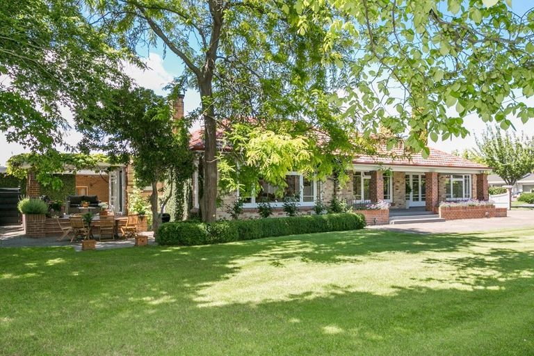 Photo of property in 2 Corwen Place, Mayfair, Hastings, 4122