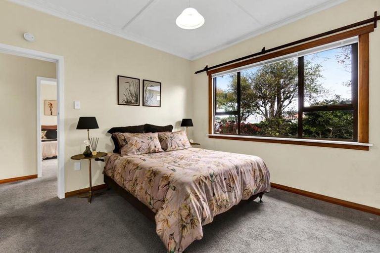 Photo of property in 10 Seddon Street, Westown, New Plymouth, 4310