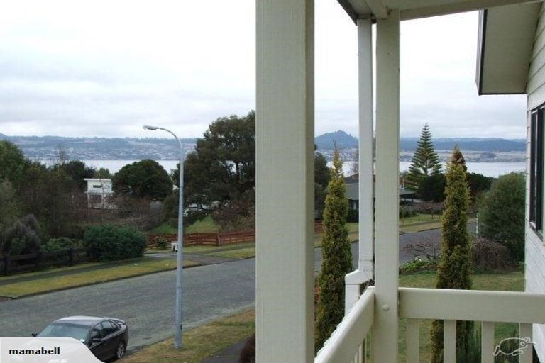 Photo of property in 17 Reeves Road, Acacia Bay, Taupo, 3330