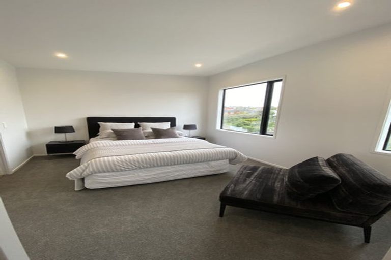 Photo of property in 35 Lewis Road, Pakuranga, Auckland, 2010