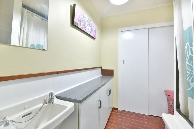 Photo of property in 5 Mayfair Crescent, Mairangi Bay, Auckland, 0630