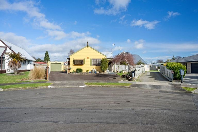 Photo of property in 10 Broadbelt Grove, Levin, 5510