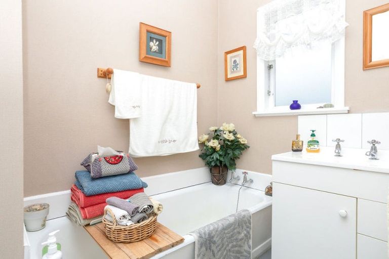 Photo of property in 50 Mcphee Street, Dannevirke, 4930