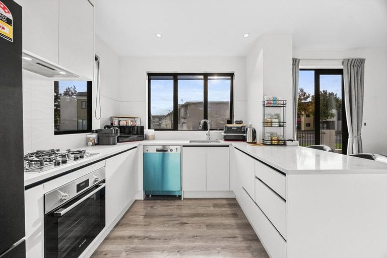 Photo of property in 2 Koropiko Lane, Flat Bush, Auckland, 2019