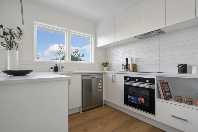 Photo of property in 112b Roberts Road, Te Atatu South, Auckland, 0610