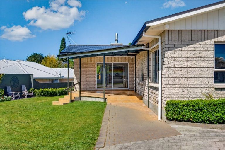 Photo of property in 16 Brookvale Road, Havelock North, 4130