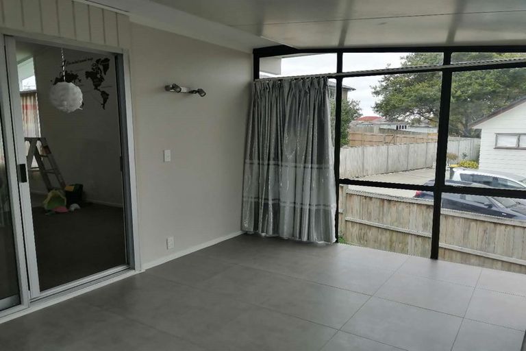 Photo of property in 68 Hutchinsons Road, Bucklands Beach, Auckland, 2014