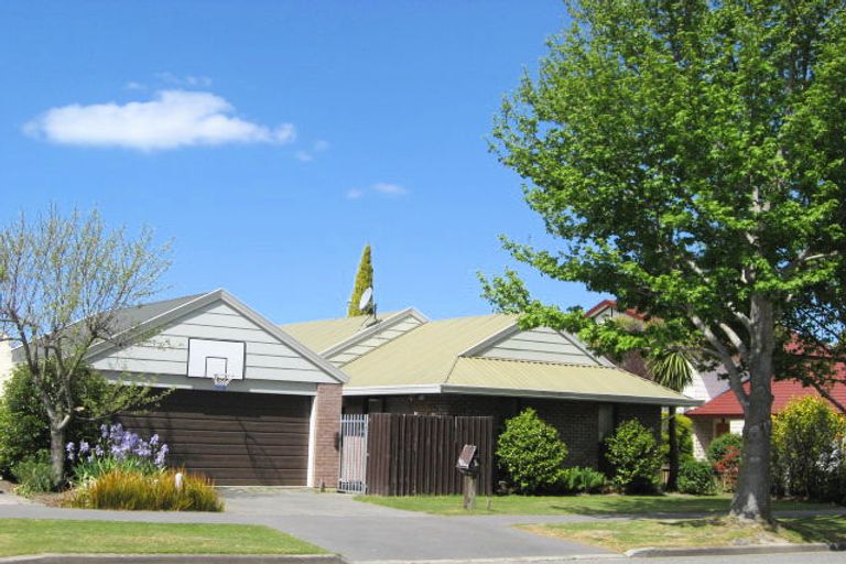 Photo of property in 9 Witbrock Crescent, Burnside, Christchurch, 8053