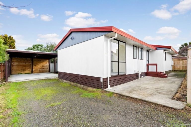 Photo of property in 2/8 Cameron Place, Ranui, Auckland, 0612