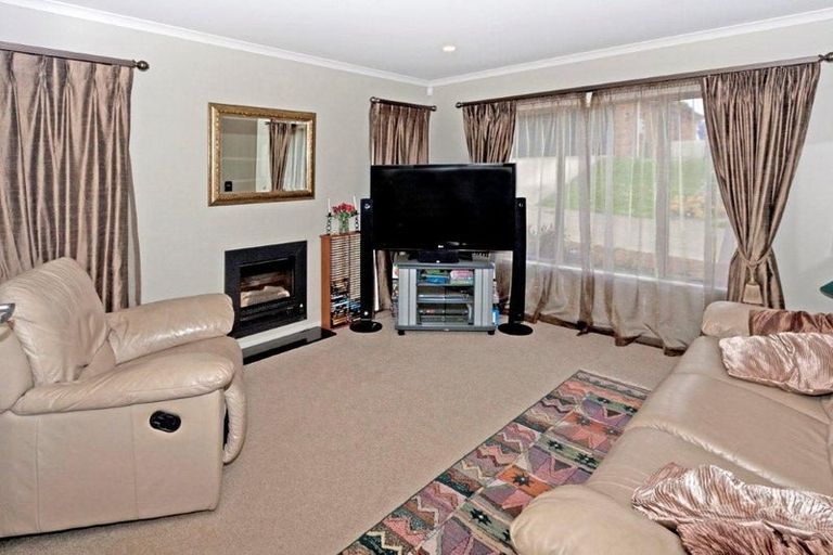 Photo of property in 29d Paparoa Road, Cockle Bay, Auckland, 2014