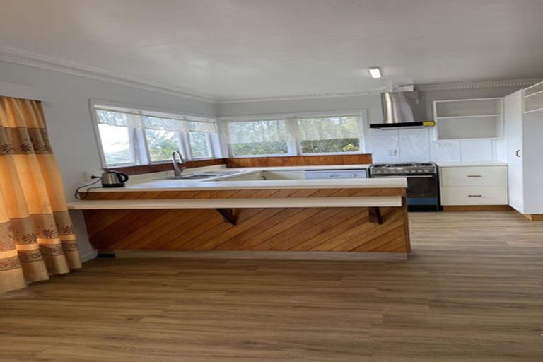 Photo of property in 233 Te Atatu Road, Te Atatu South, Auckland, 0610