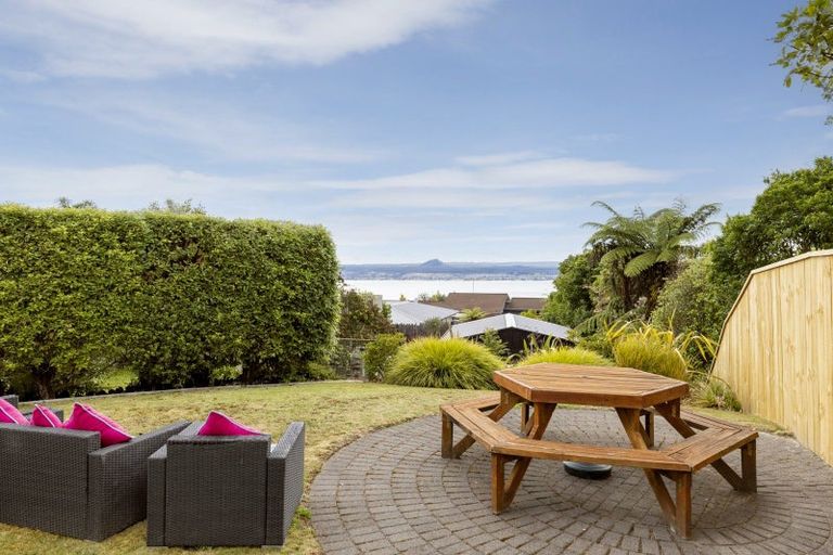 Photo of property in 2/19 Brunette Drive, Acacia Bay, Taupo, 3330