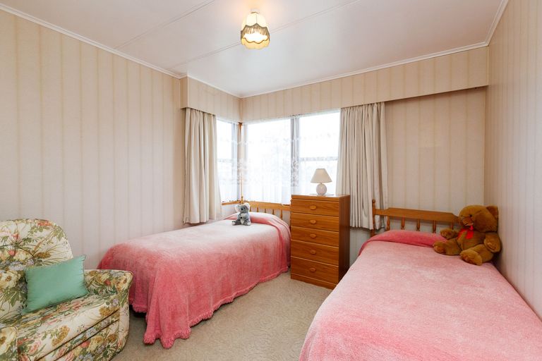 Photo of property in 10 Wairau Place, Kelvin Grove, Palmerston North, 4414