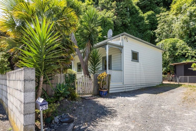 Photo of property in 25 Chaucer Road, Hospital Hill, Napier, 4110