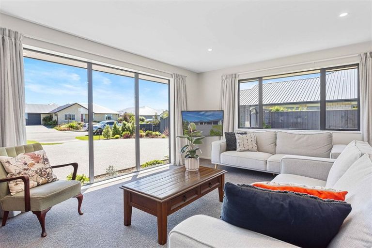 Photo of property in 8 Rosewood Drive, Amberley, 7410