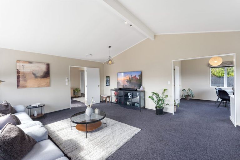 Photo of property in 21 Reeves Street, Waikanae Beach, Waikanae, 5036