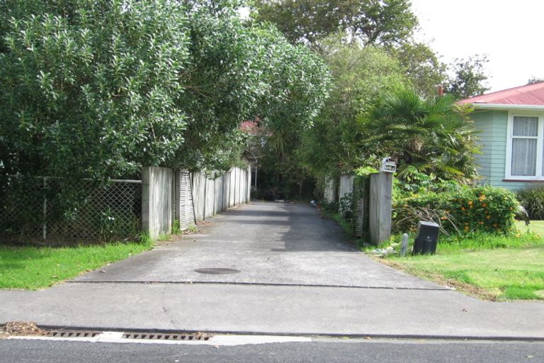 Photo of property in 96a Kervil Avenue, Te Atatu Peninsula, Auckland, 0610