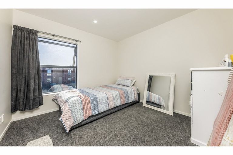 Photo of property in 1 Te Aparangi Road, Papakura, 2110