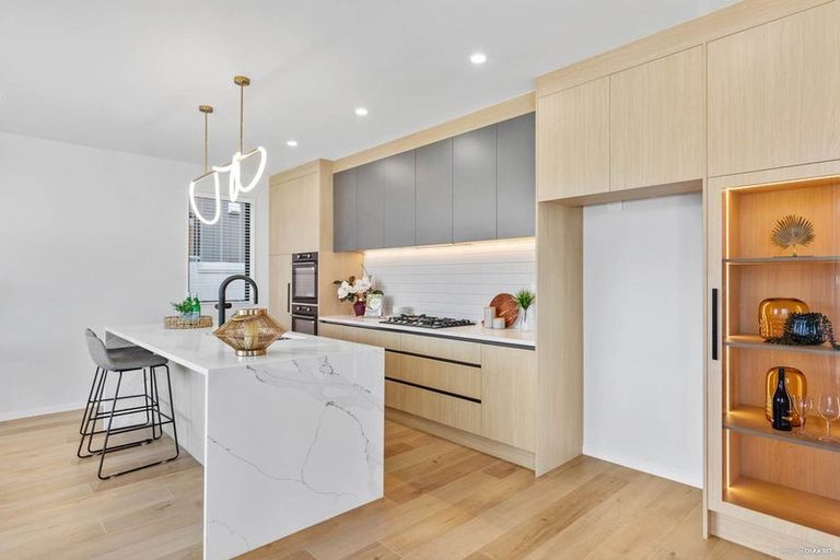 Photo of property in 8a Ringwood Street, Torbay, Auckland, 0630