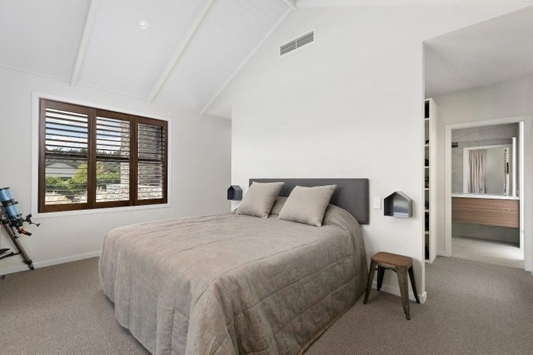 Photo of property in 2 Avalanche Place, Wanaka, 9305