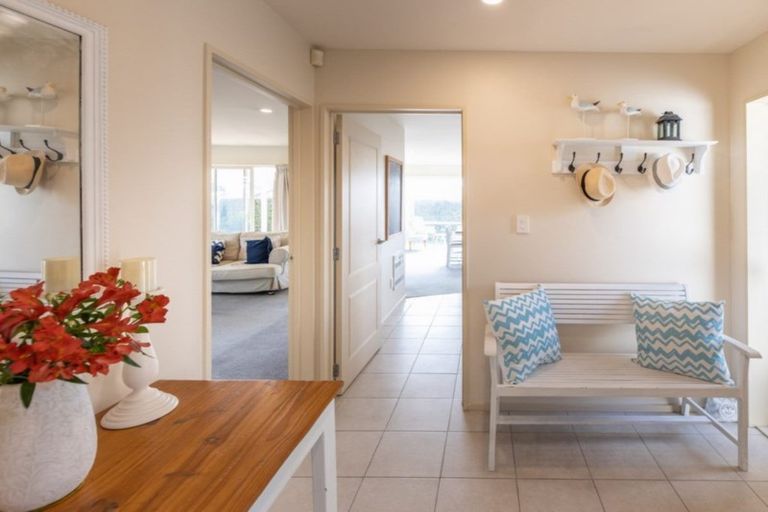 Photo of property in 10 Harrys Way, Redwood, Christchurch, 8051