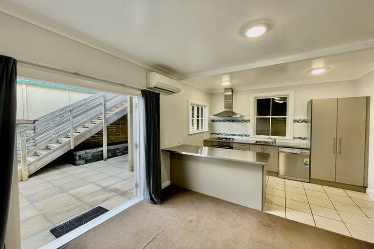 Photo of property in 73 Majoribanks Street, Mount Victoria, Wellington, 6011