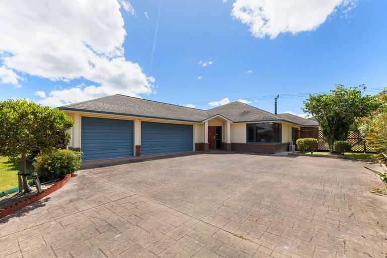 Photo of property in 64 Royal Oak Drive, Kelvin Grove, Palmerston North, 4414