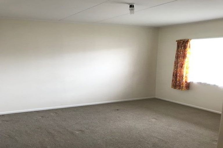 Photo of property in 2/14 Fuller Grove, Woburn, Lower Hutt, 5010