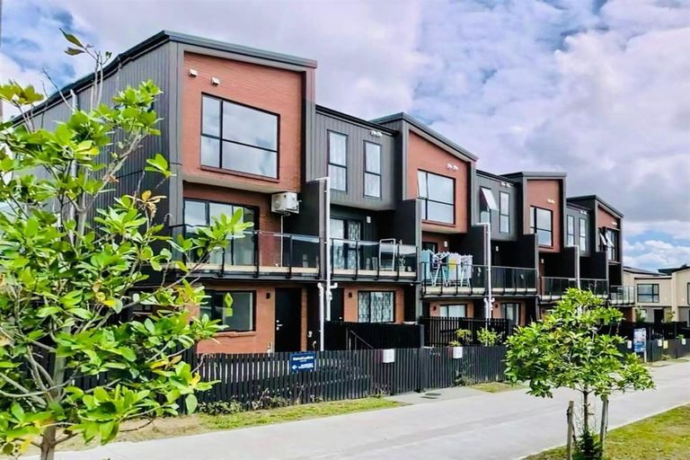 Photo of property in 19 Papatahi Lane, Flat Bush, Auckland, 2019