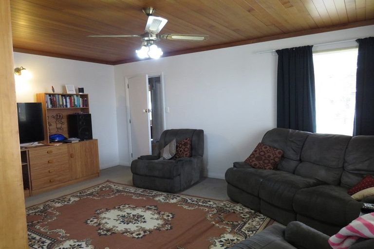 Photo of property in 1/20 Bridge Avenue, Te Atatu South, Auckland, 0610