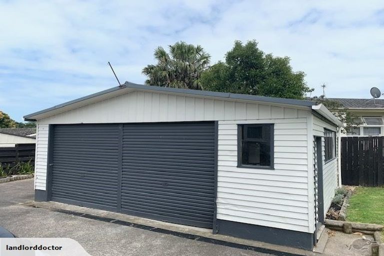 Photo of property in 43 Burbank Avenue, Manurewa, Auckland, 2102