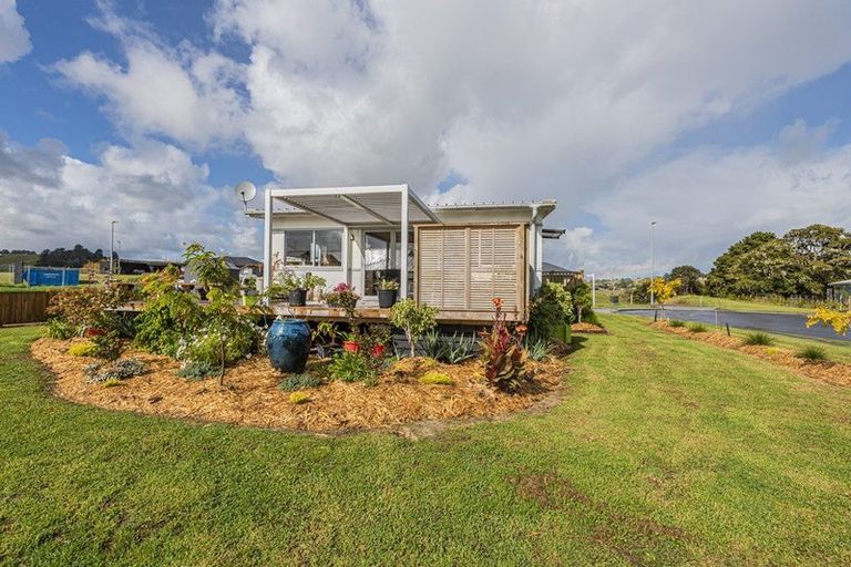 Photo of property in 1 Manaaki Circle, Paparoa, 0571