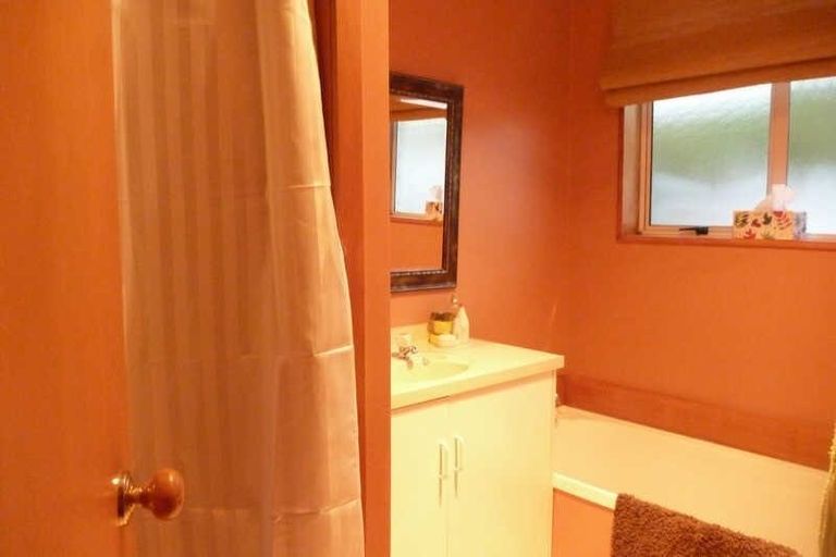 Photo of property in 2/20 Sawyers Arms Road, Northcote, Christchurch, 8052