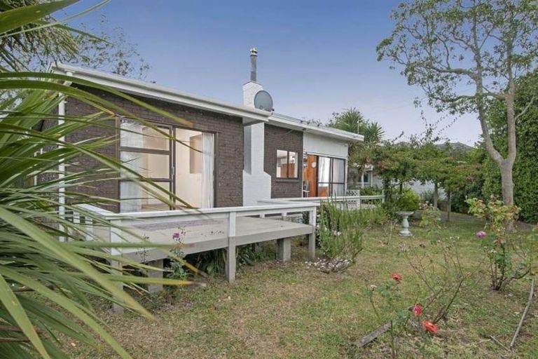 Photo of property in 21 Ranui Station Road, Ranui, Auckland, 0612