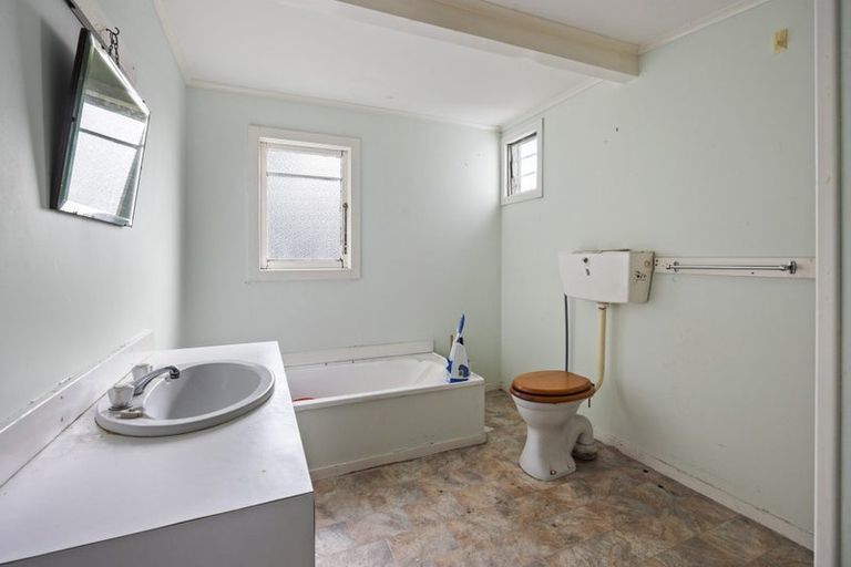 Photo of property in 11 Riemenschneider Street, Manaia, 4612