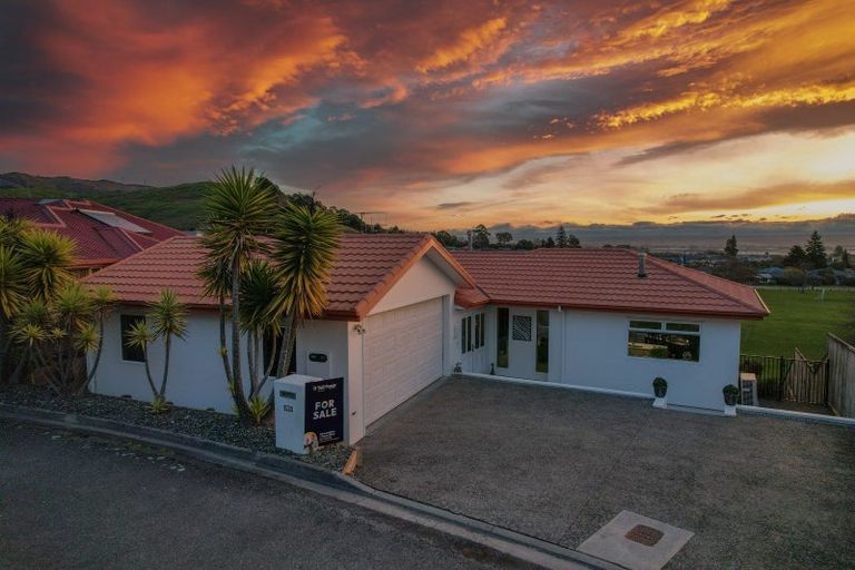 Photo of property in 12 Wiltshire Place, Stoke, Nelson, 7011