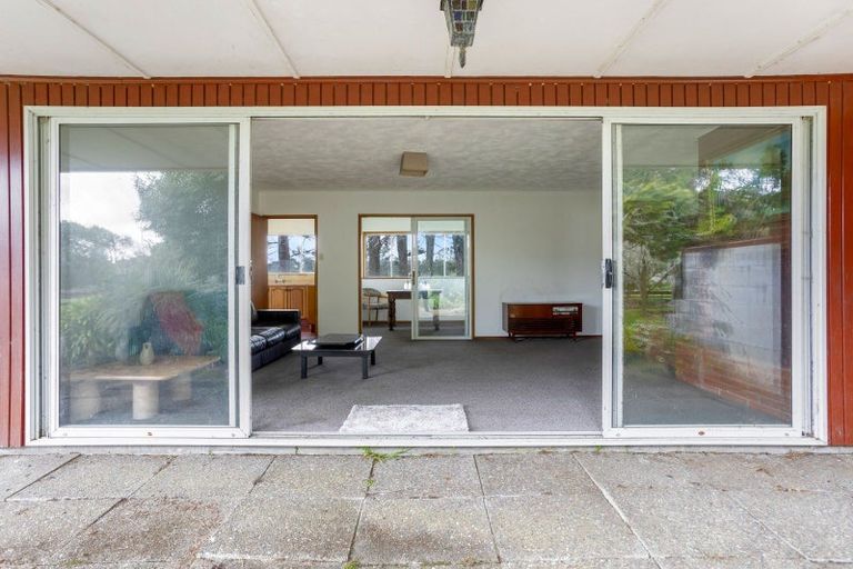 Photo of property in 276 Boord Crescent, Kumeu, 0891