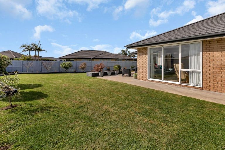 Photo of property in 6 Kamahi Place, One Tree Point, 0118