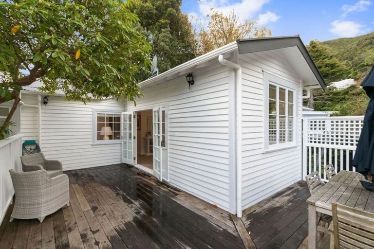 Photo of property in 6 Kowhai Street, Eastbourne, Lower Hutt, 5013