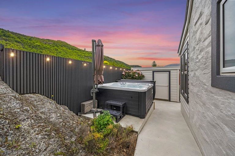 Photo of property in 22 Cornwall Street, Arrowtown, 9302