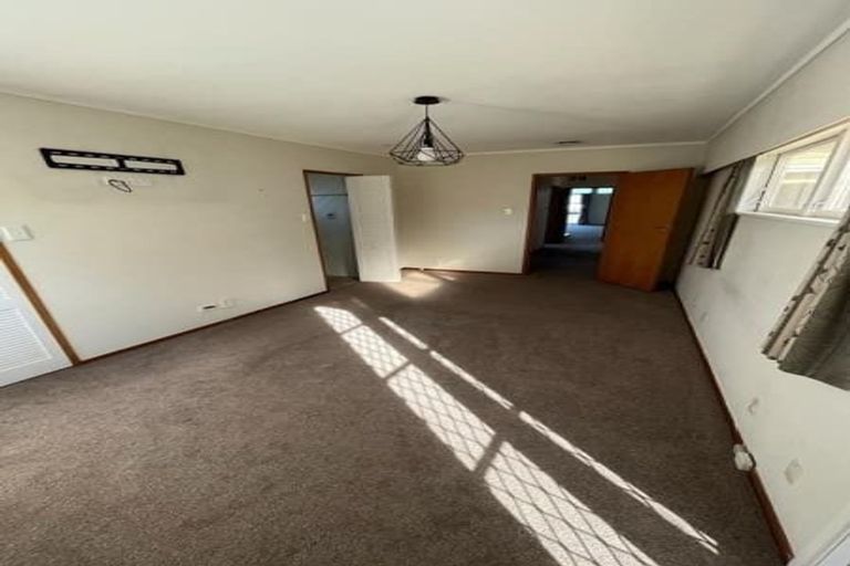 Photo of property in 9 Ellesmere Crescent, Pakuranga Heights, Auckland, 2010