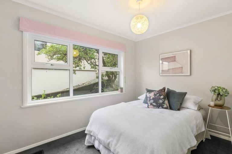 Photo of property in 77 Mantell Street, Seatoun, Wellington, 6022