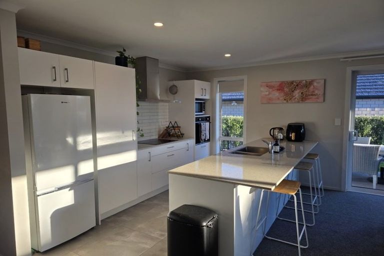 Photo of property in 8 Ratahi Way, Omokoroa, 3114