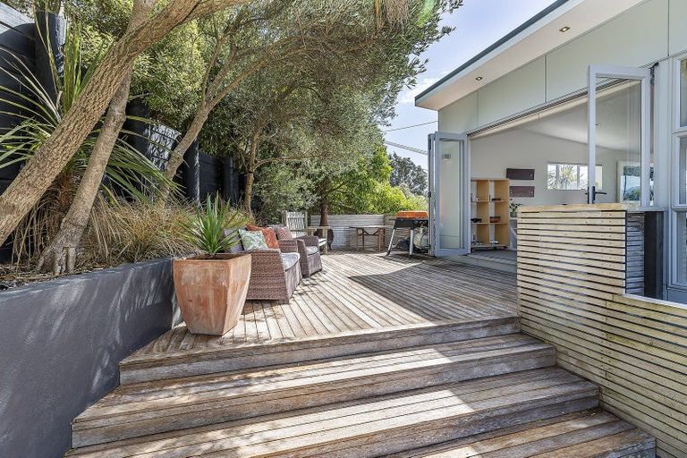 Photo of property in 4 Pinnacle Street, Seatoun, Wellington, 6022