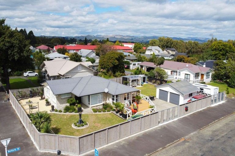 Photo of property in 10 Ranfurly Street, Dannevirke, 4930