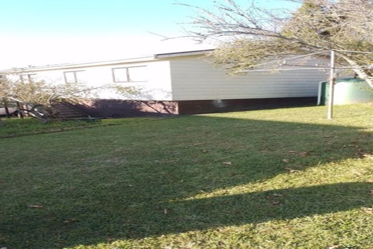 Photo of property in 2/8 Quiet Street, Te Atatu South, Auckland, 0610