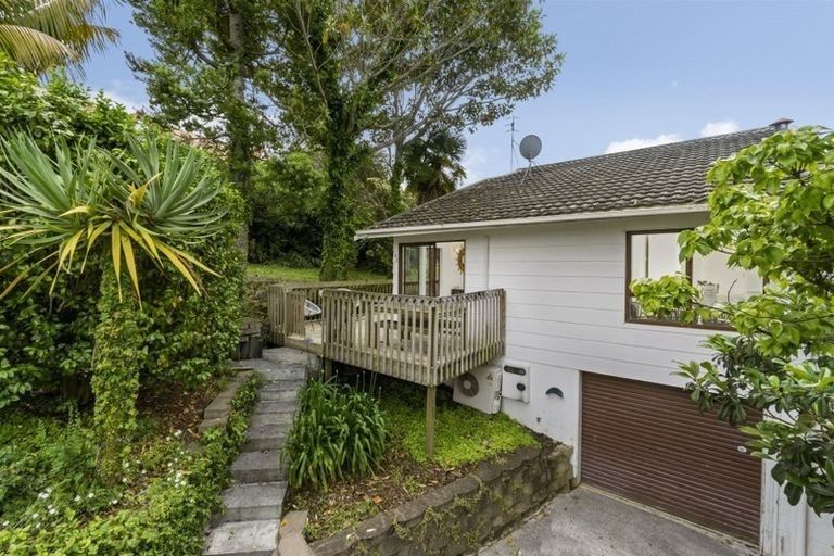 Photo of property in 1/4 Braund Place, Glenfield, Auckland, 0629