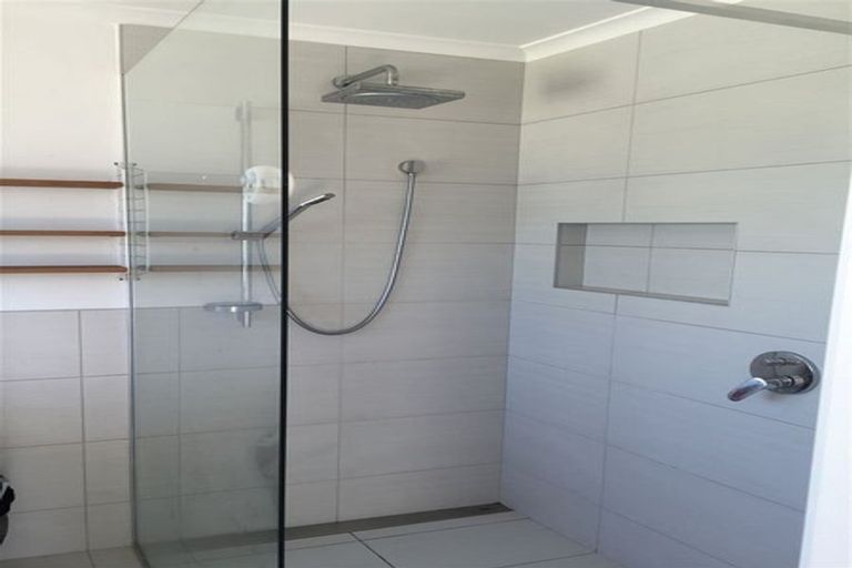 Photo of property in 73 Dress Circle, Newlands, Wellington, 6037