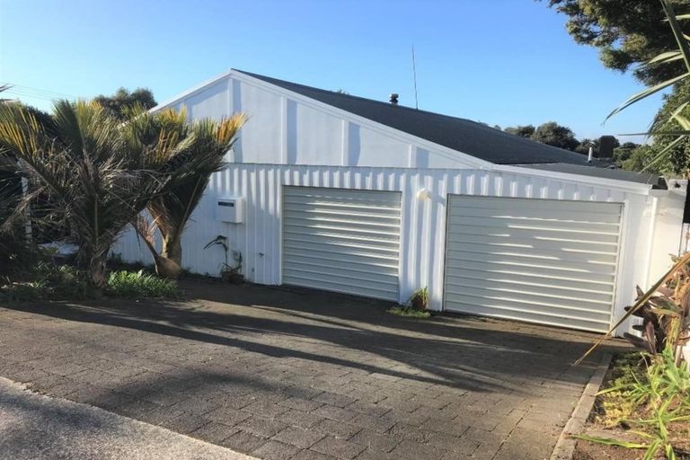 Photo of property in 47 Wairau Road, Oakura, 4314
